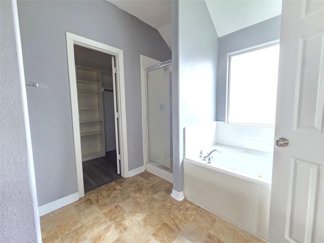 12015 Rosecroft Drive, Houston, TX 77048