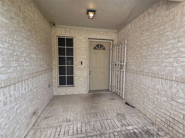 12015 Rosecroft Drive, Houston, TX 77048