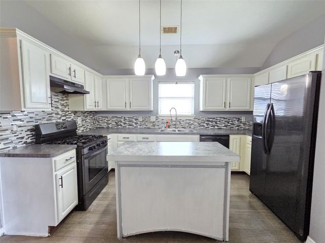 12015 Rosecroft Drive, Houston, TX 77048