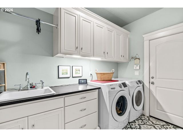 463 SALTY Way, Eugene, OR 97404