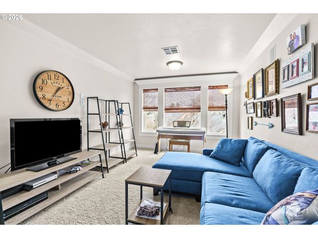 463 SALTY Way, Eugene, OR 97404