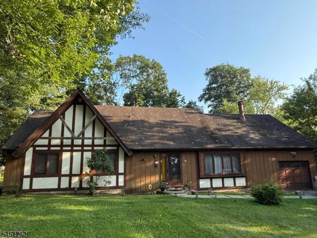 29 Carson Rd, Mount Olive Twp., NJ 07828