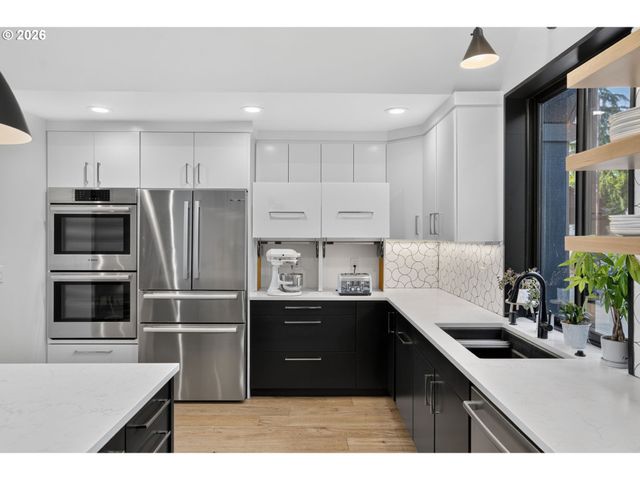 17780 OVERLOOK Cir, Lake Oswego, OR 97034