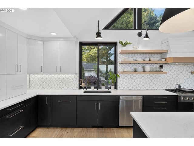 17780 OVERLOOK Cir, Lake Oswego, OR 97034