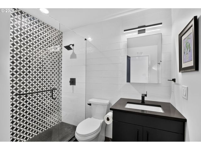 17780 OVERLOOK Cir, Lake Oswego, OR 97034