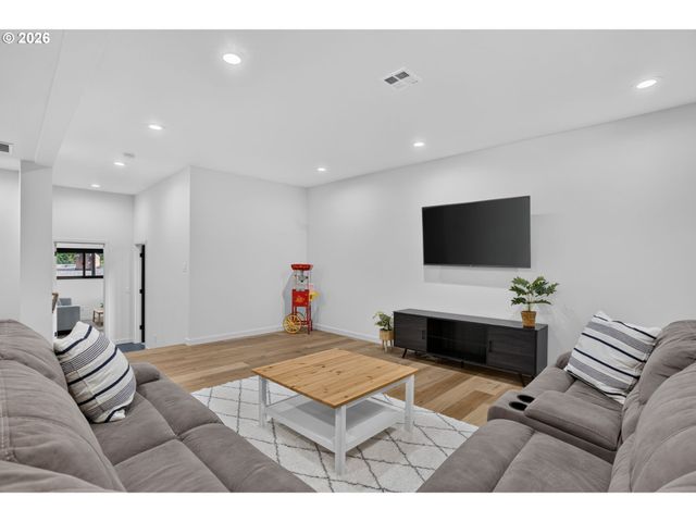 17780 OVERLOOK Cir, Lake Oswego, OR 97034