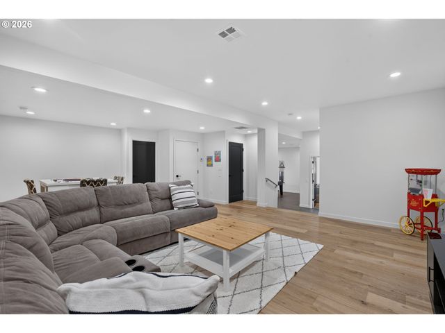 17780 OVERLOOK Cir, Lake Oswego, OR 97034