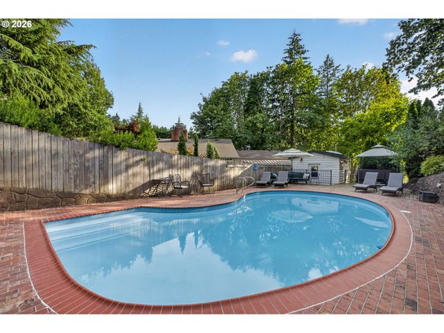 17780 OVERLOOK Cir, Lake Oswego, OR 97034