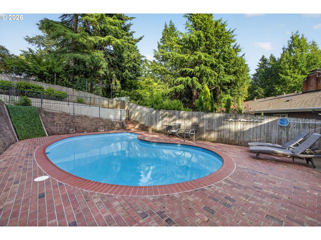 17780 OVERLOOK Cir, Lake Oswego, OR 97034