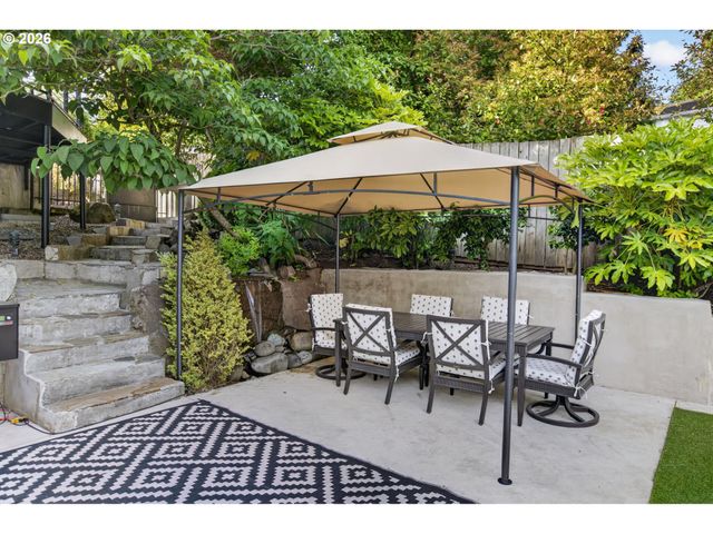 17780 OVERLOOK Cir, Lake Oswego, OR 97034