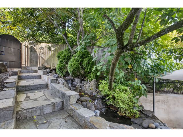 17780 OVERLOOK Cir, Lake Oswego, OR 97034