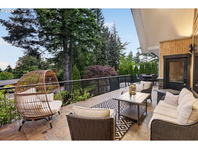 17780 OVERLOOK Cir, Lake Oswego, OR 97034