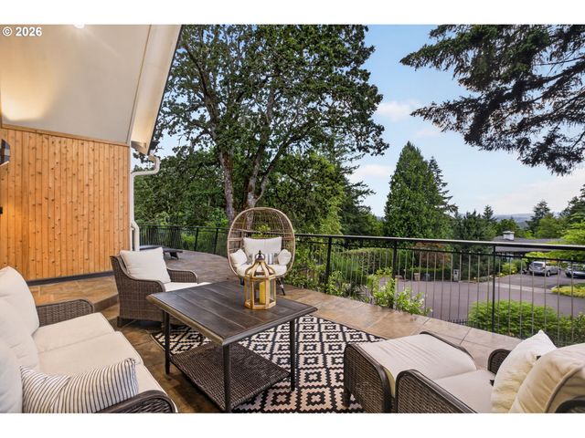 17780 OVERLOOK Cir, Lake Oswego, OR 97034