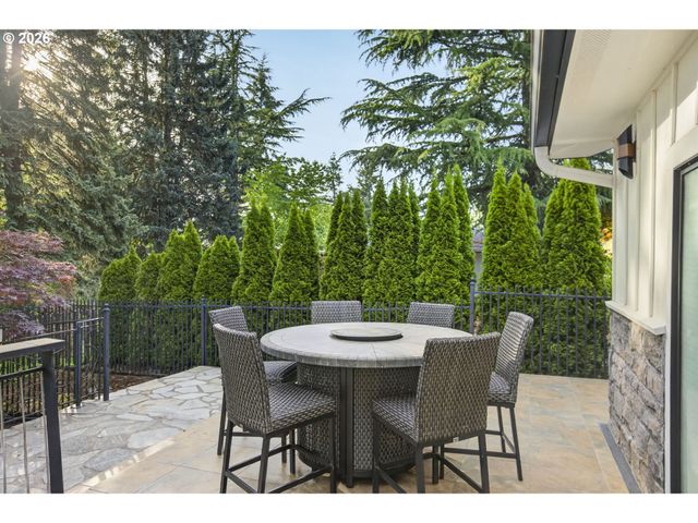 17780 OVERLOOK Cir, Lake Oswego, OR 97034