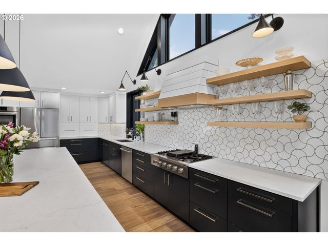 17780 OVERLOOK Cir, Lake Oswego, OR 97034