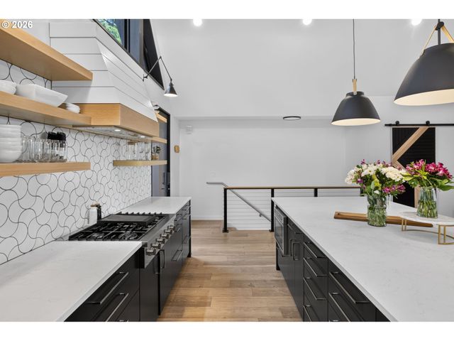 17780 OVERLOOK Cir, Lake Oswego, OR 97034