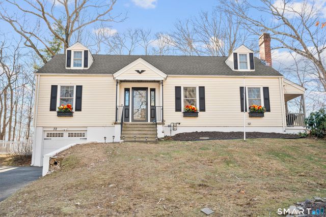 32 Cedarhurst Lane, Milford, CT 06461