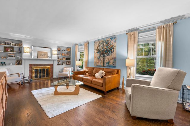 32 Cedarhurst Lane, Milford, CT 06461