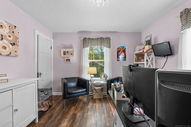 32 Cedarhurst Lane, Milford, CT 06461