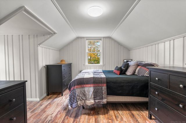 32 Cedarhurst Lane, Milford, CT 06461