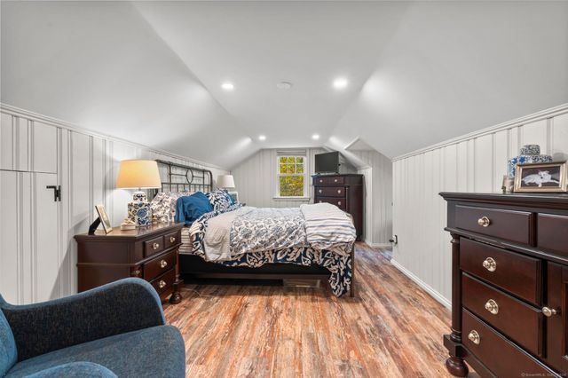 32 Cedarhurst Lane, Milford, CT 06461