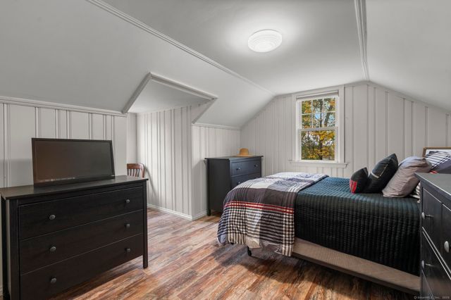 32 Cedarhurst Lane, Milford, CT 06461