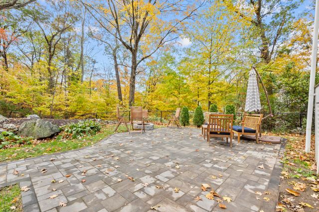 32 Cedarhurst Lane, Milford, CT 06461