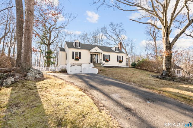 32 Cedarhurst Lane, Milford, CT 06461