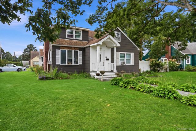 80 Everett Street, Patchogue, NY 11772