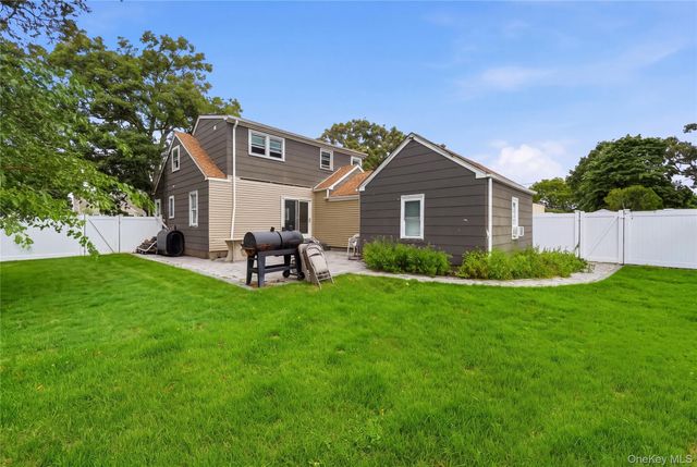 80 Everett Street, Patchogue, NY 11772