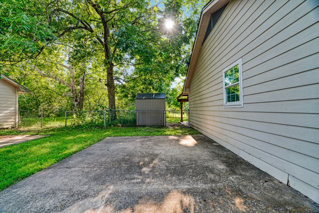 855 14th Street NW, Paris, TX 75460