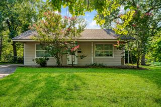 855 14th Street NW, Paris, TX 75460