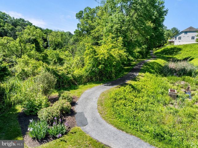 28 HUTTON LN, Garnet Valley, PA 19060