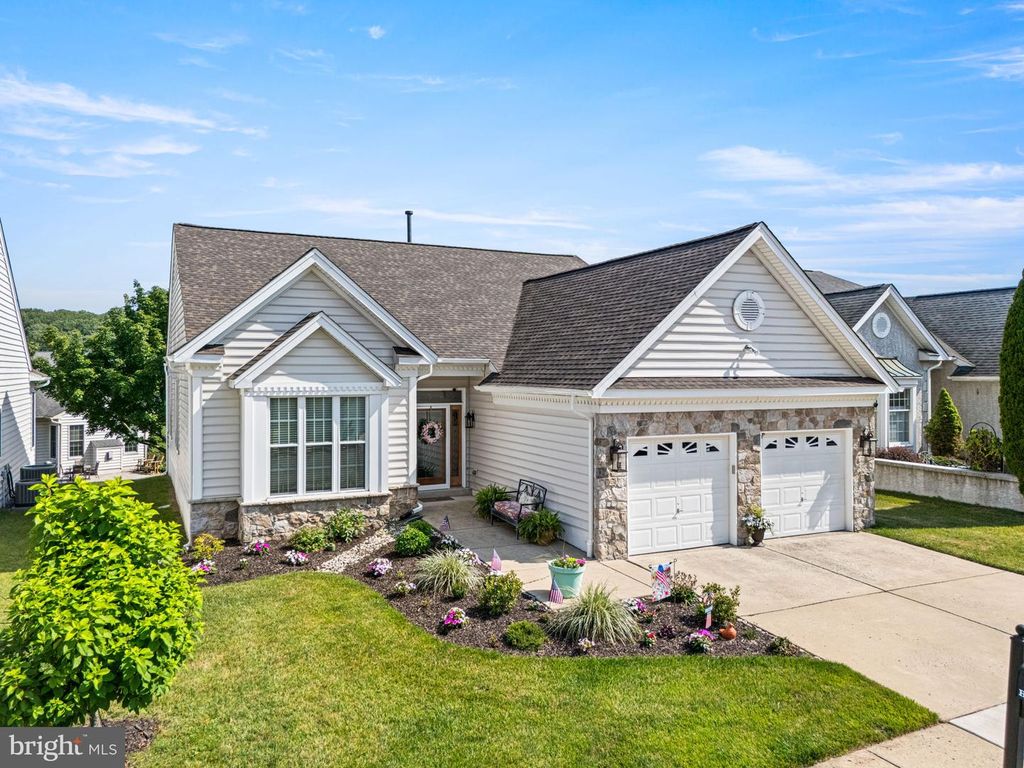 28 HUTTON LN, Garnet Valley, PA 19060