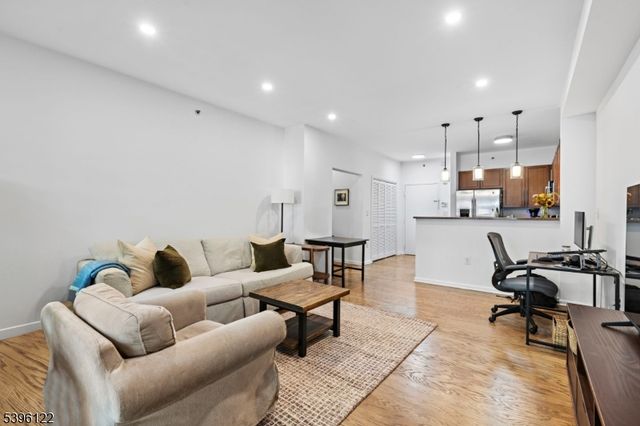 4 Constellation Pl 101 101, Jersey City, NJ 07305