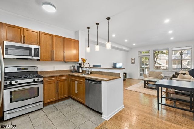 4 Constellation Pl 101 101, Jersey City, NJ 07305