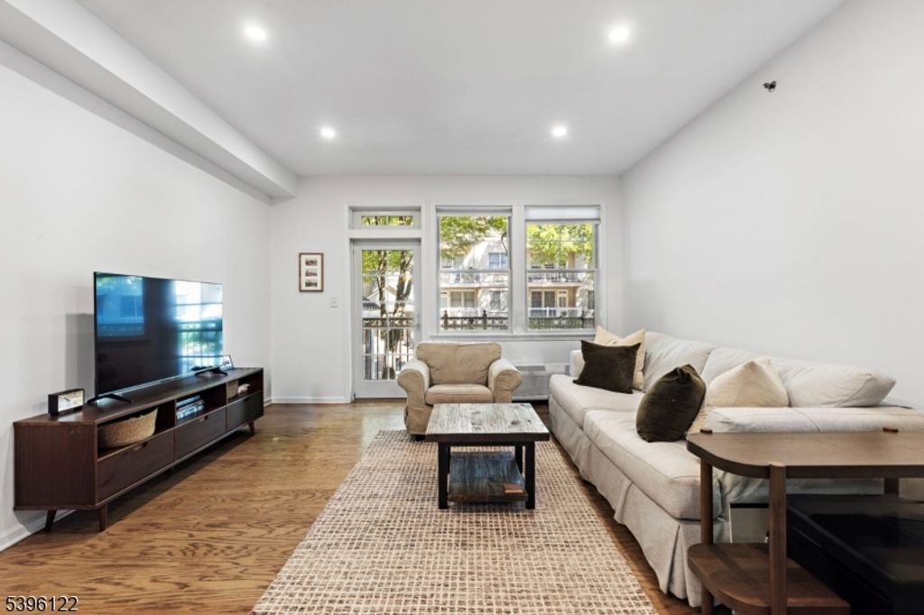 4 Constellation Pl 101 101, Jersey City, NJ 07305