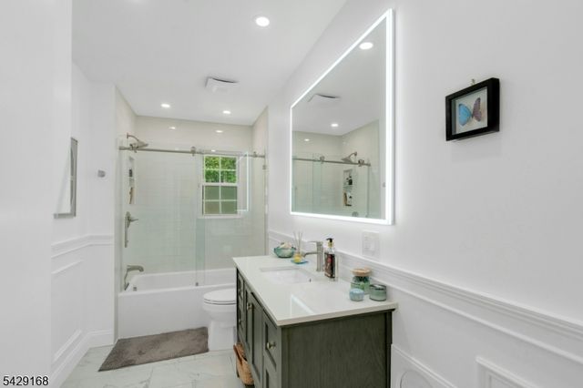 109 Malcolm Rd, Mahwah Twp., NJ 07430