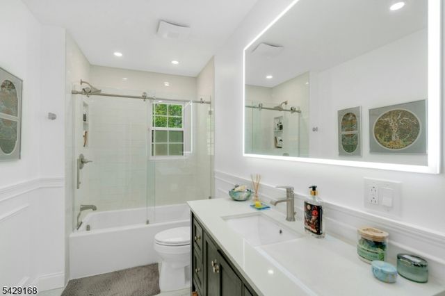 109 Malcolm Rd, Mahwah Twp., NJ 07430