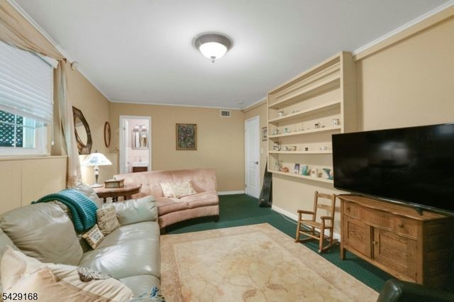 109 Malcolm Rd, Mahwah Twp., NJ 07430