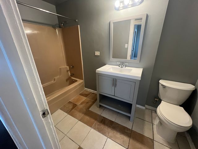 734 E 95th Street 1E, Chicago, IL 60619