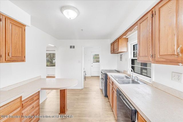 217 Richard Avenue, Lansing, MI 48917