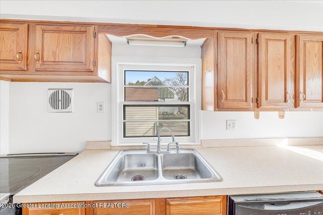 217 Richard Avenue, Lansing, MI 48917