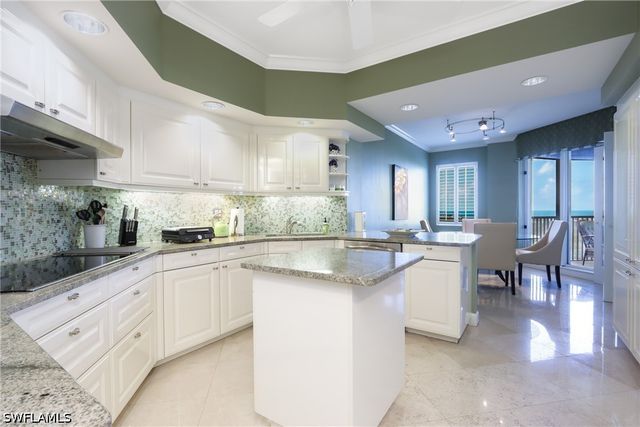 8990 Bay Colony DR 1002, Naples, FL 34108