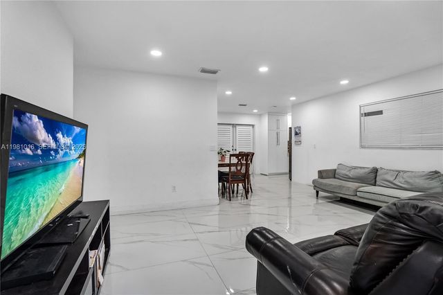 1570 NE 9th St, Homestead, FL 33033