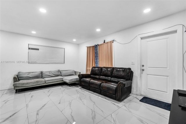 1570 NE 9th St, Homestead, FL 33033