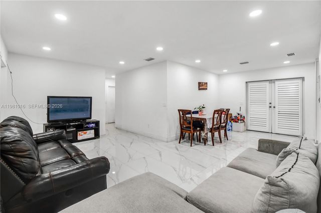 1570 NE 9th St, Homestead, FL 33033