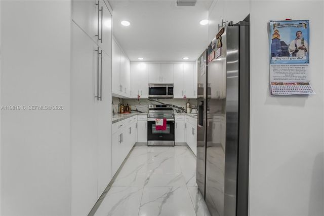 1570 NE 9th St, Homestead, FL 33033