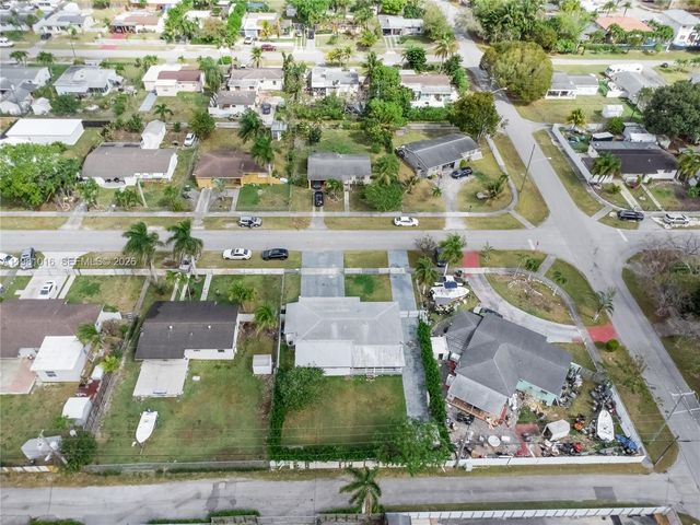 1570 NE 9th St, Homestead, FL 33033