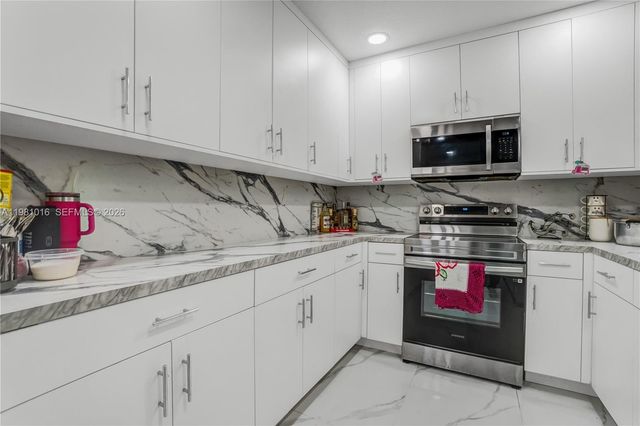 1570 NE 9th St, Homestead, FL 33033